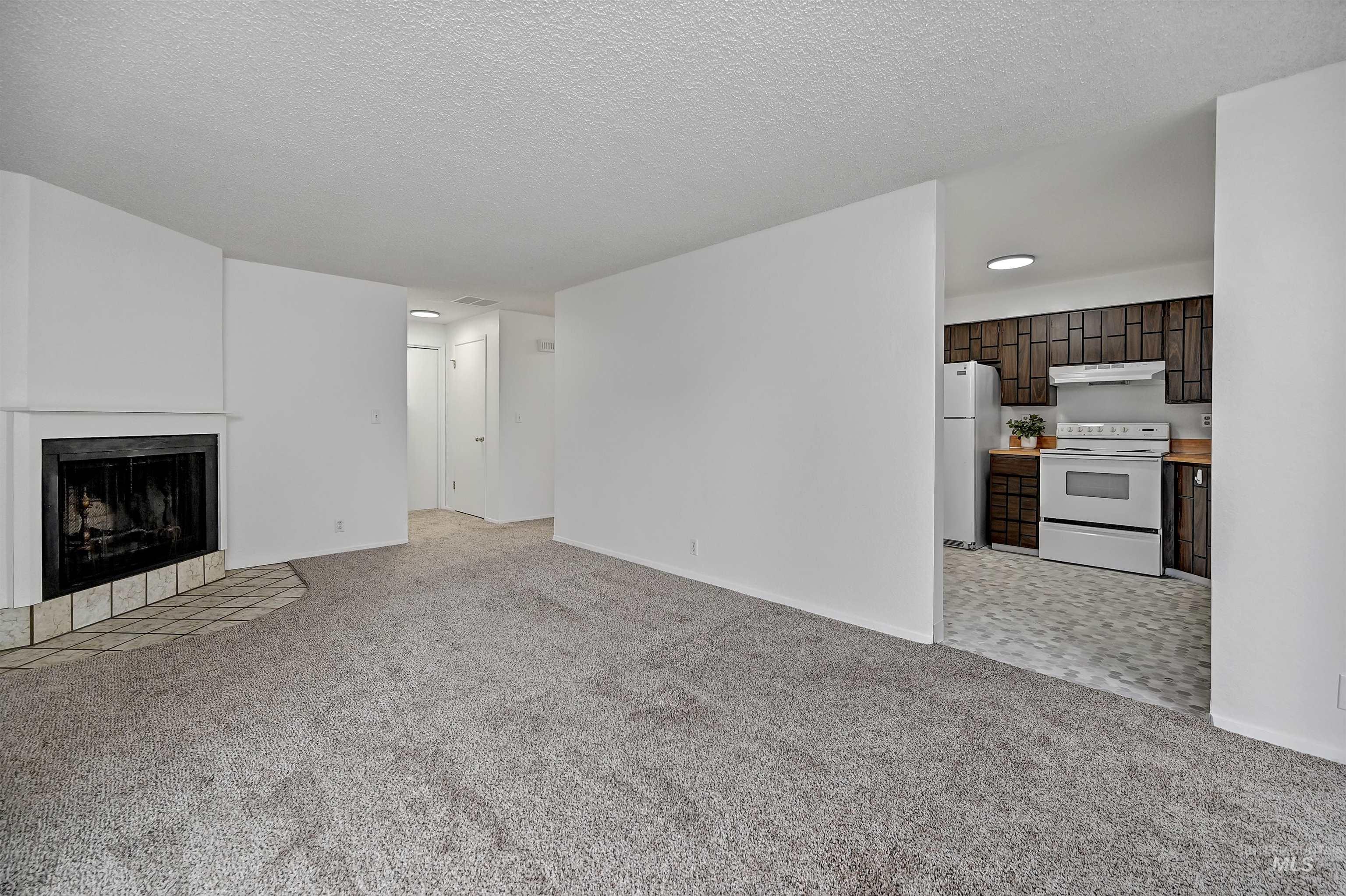2050 & 2052 S Leadville Ave Property Photo 6