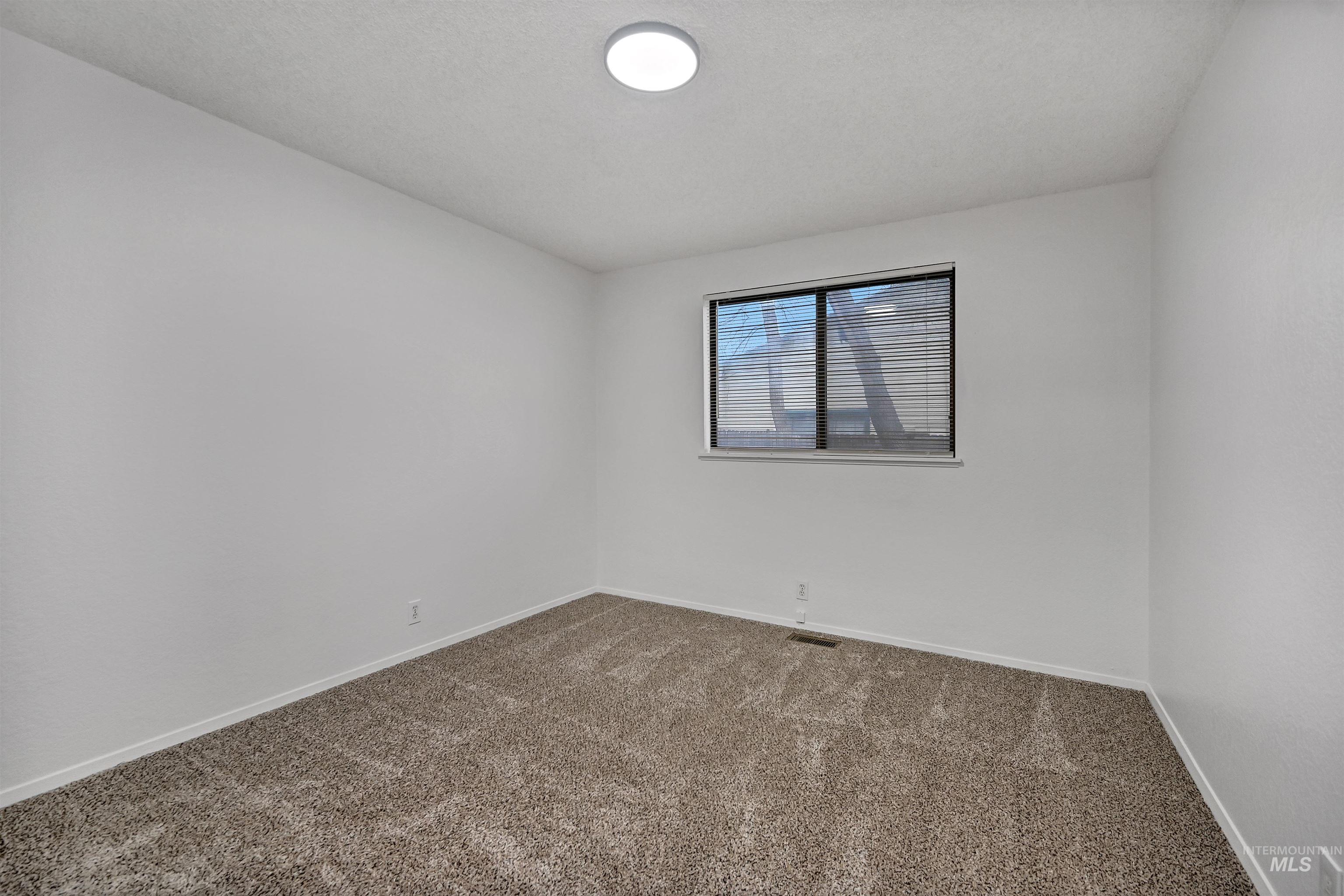 2050 & 2052 S Leadville Ave Property Photo 14