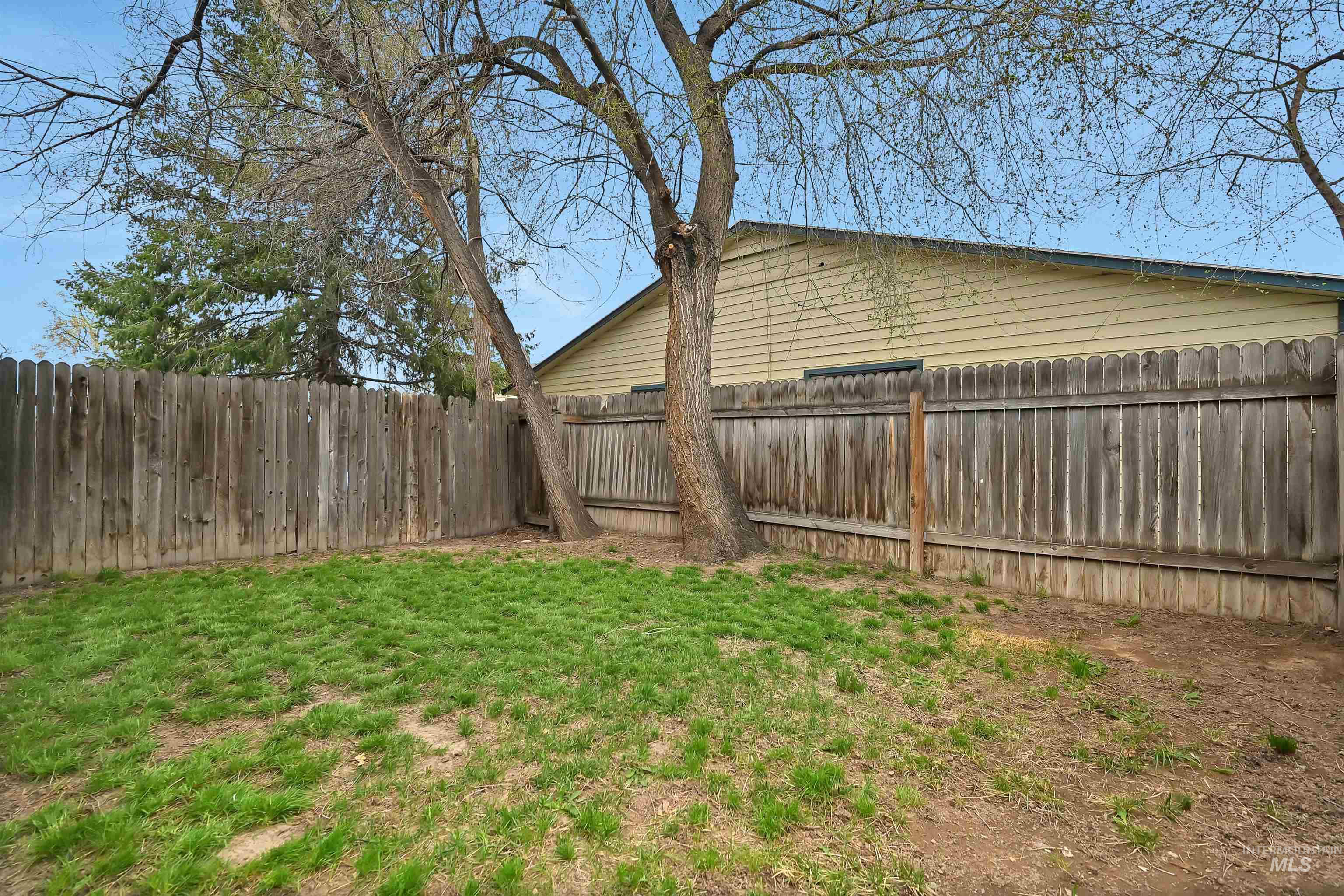 2050 & 2052 S Leadville Ave Property Photo 26