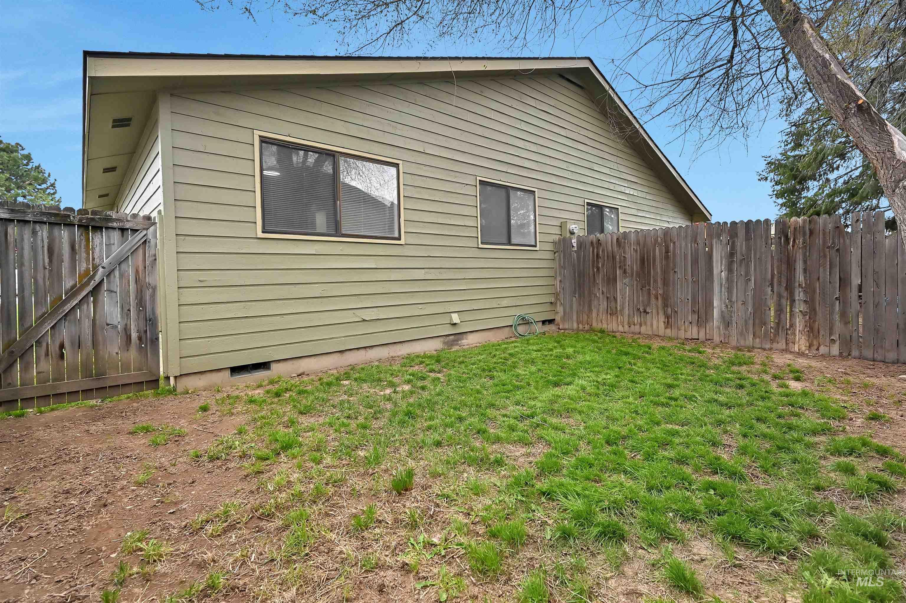 2050 & 2052 S Leadville Ave Property Photo 32