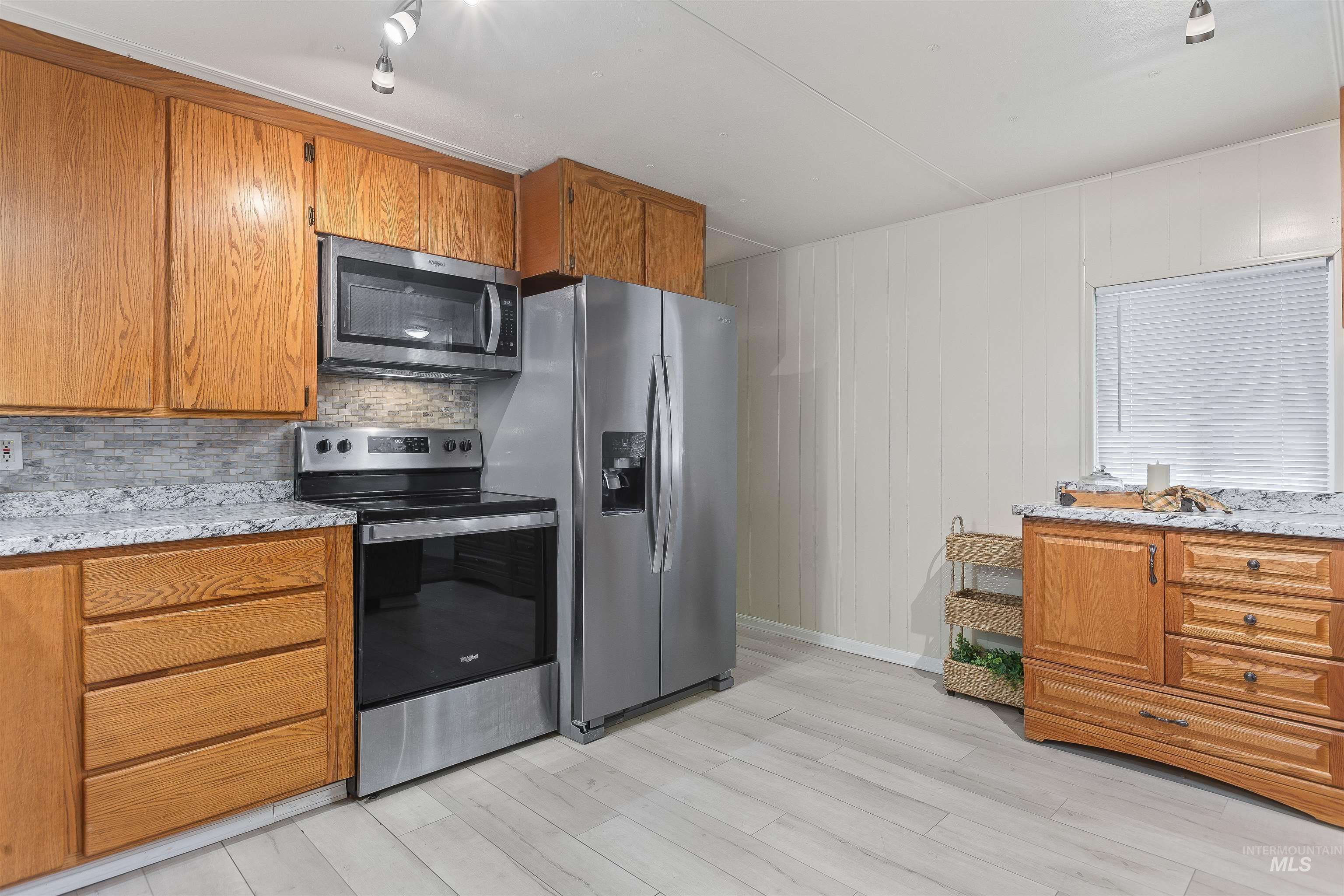515 Warner Ave Property Photo 4