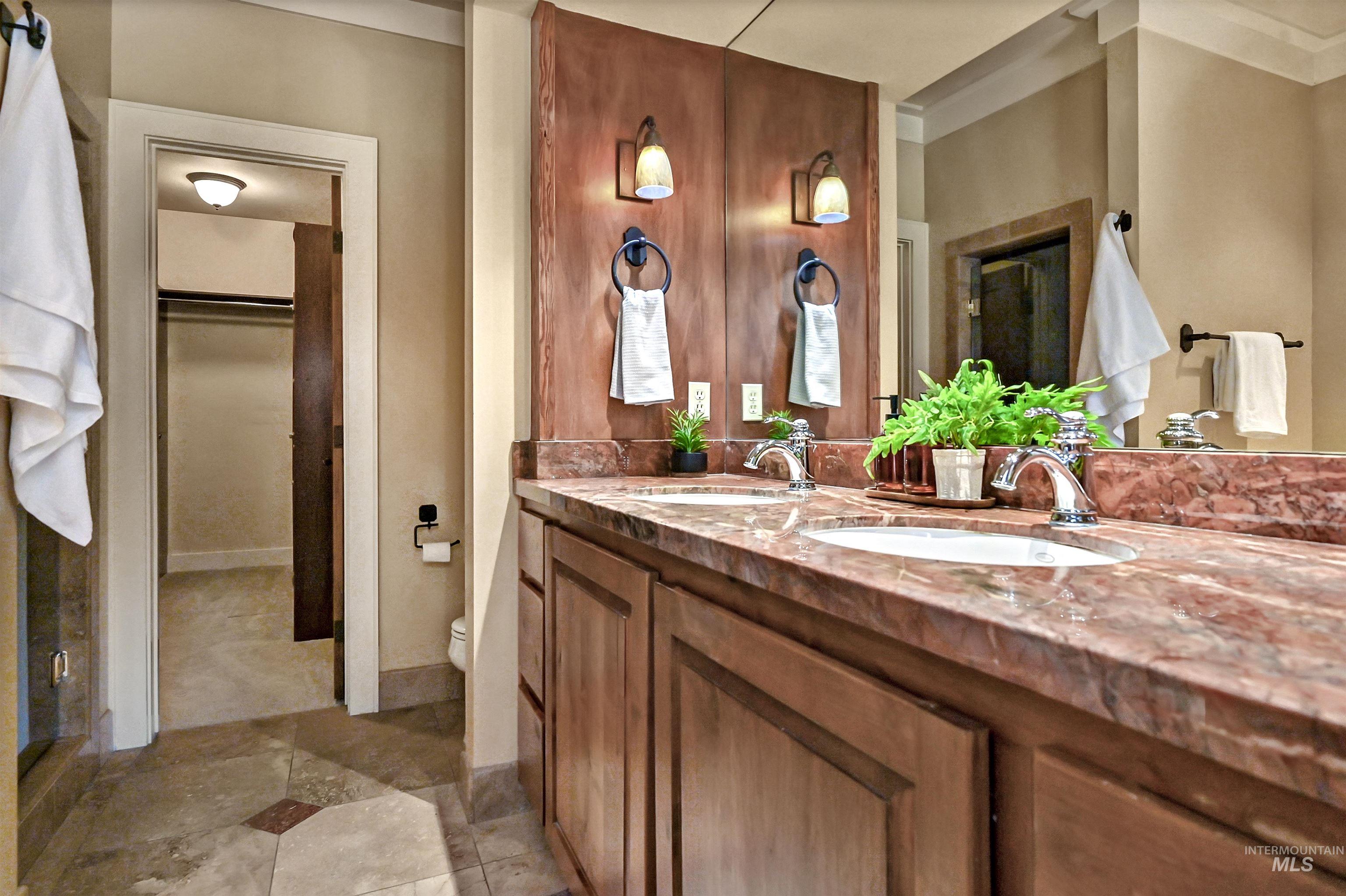 3564 N Ambergina Ln Property Photo 16