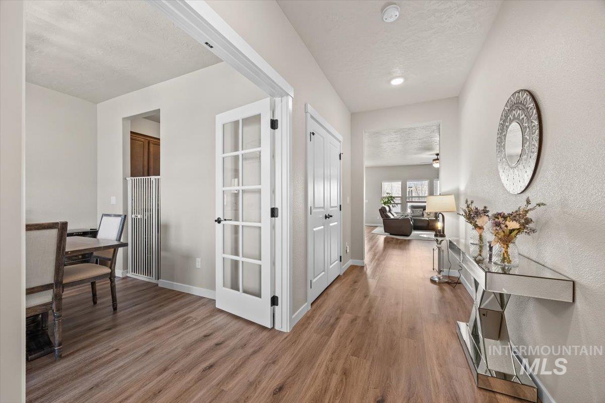 1250 S Threave Property Photo 4