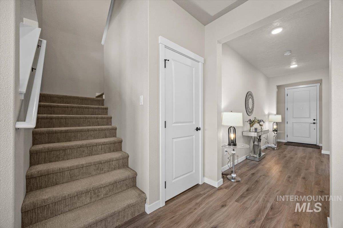 1250 S Threave Property Photo 7