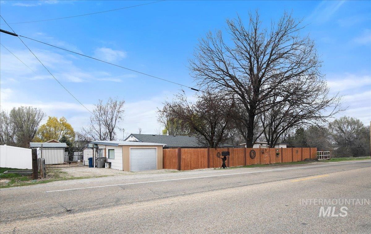 1720 W Roosevelt Ave Property Photo 1