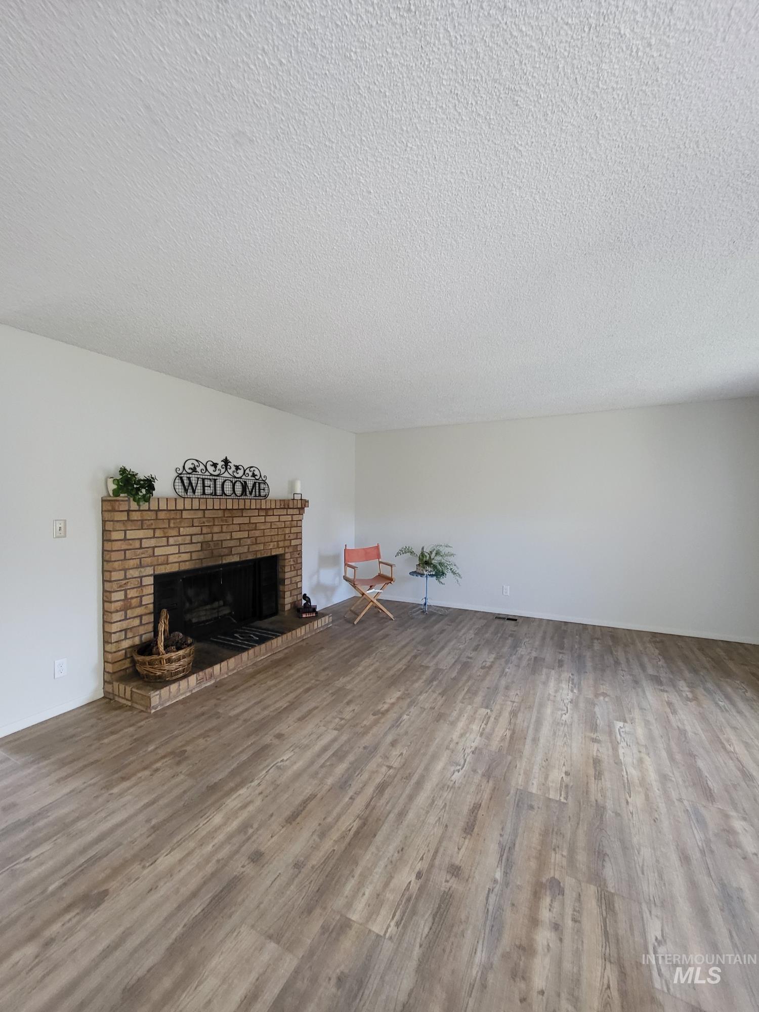 1345 E Rayburn Ct. Property Photo 3
