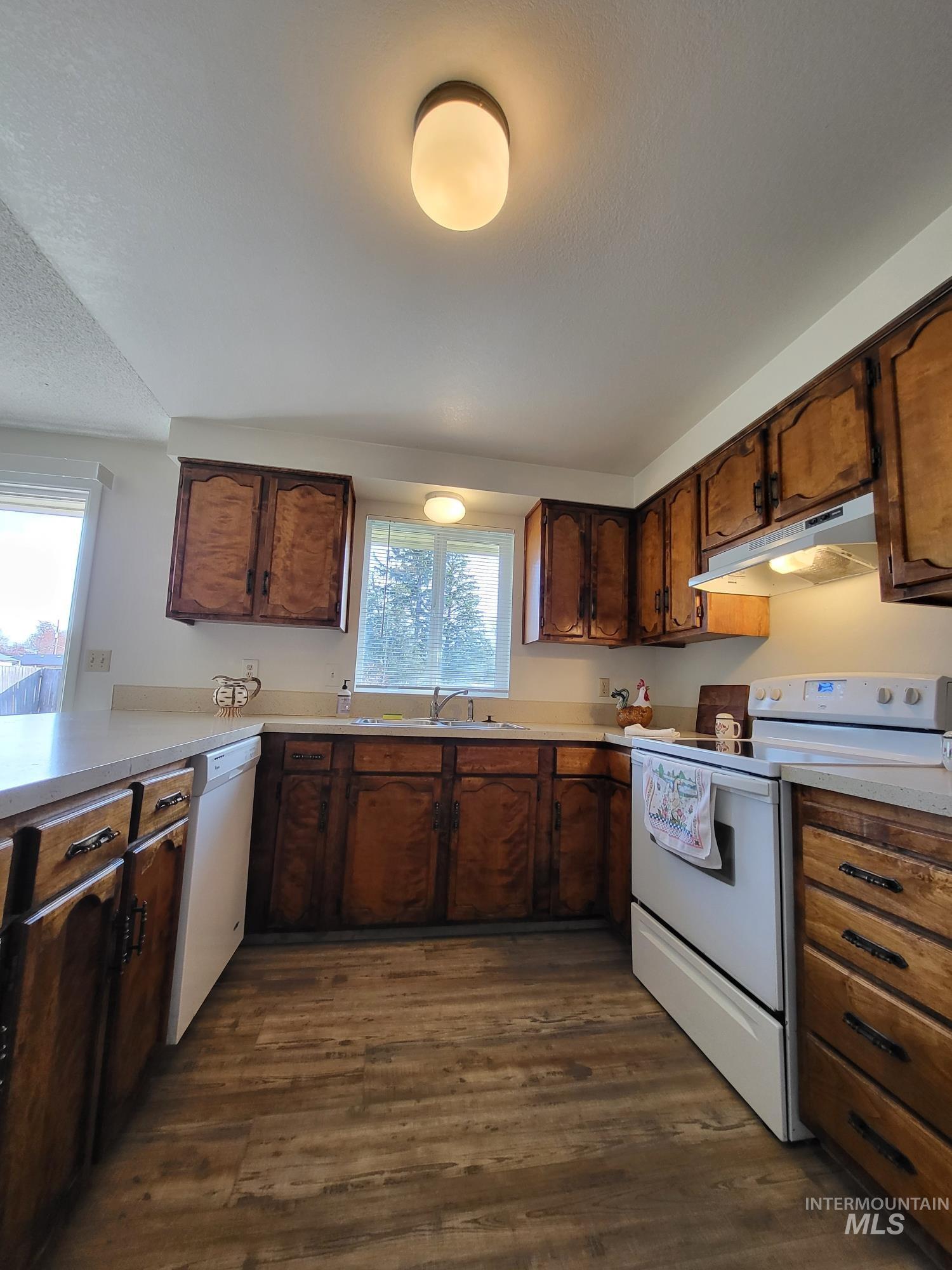 1345 E Rayburn Ct. Property Photo 5