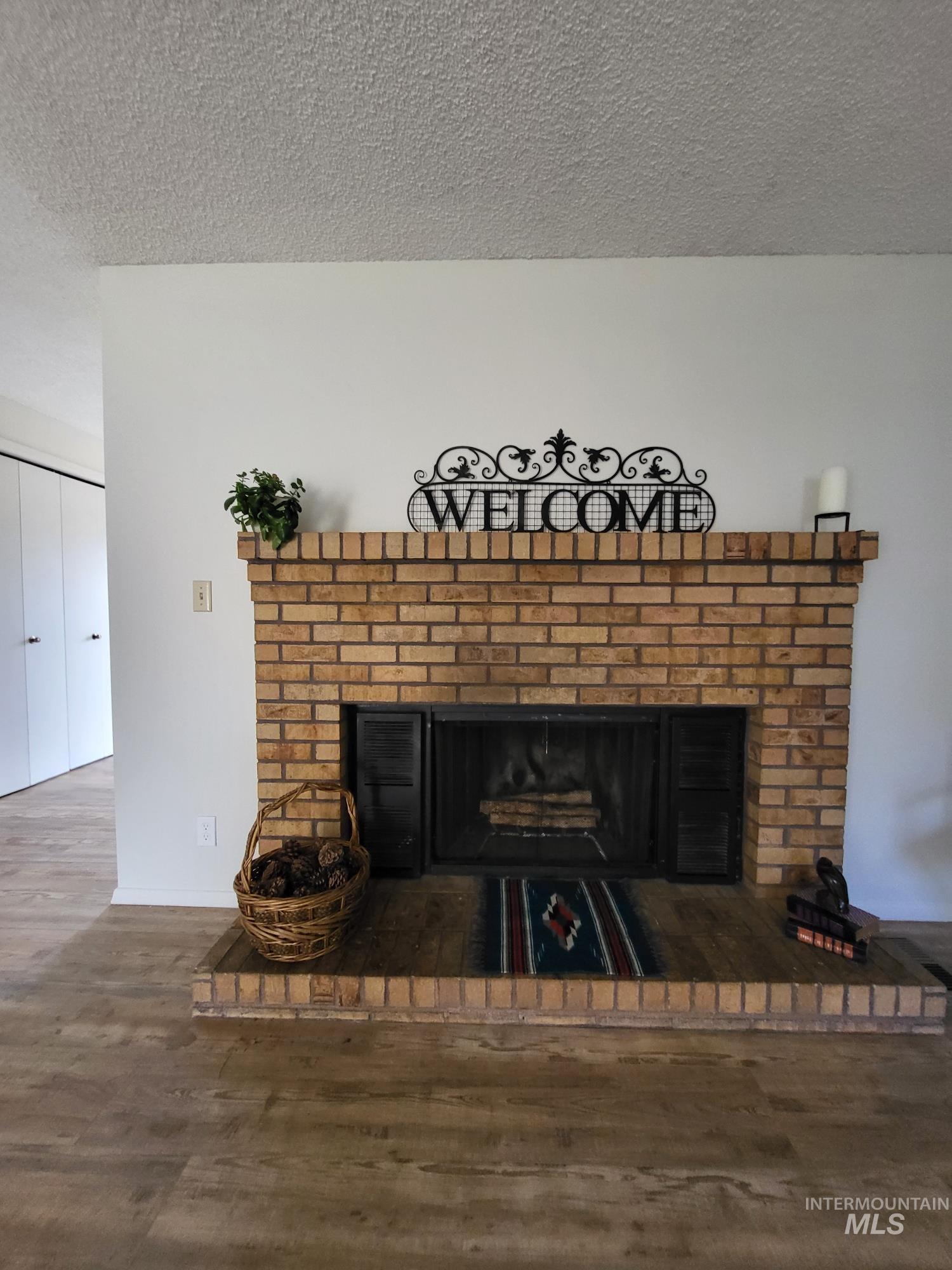 1345 E Rayburn Ct. Property Photo 6
