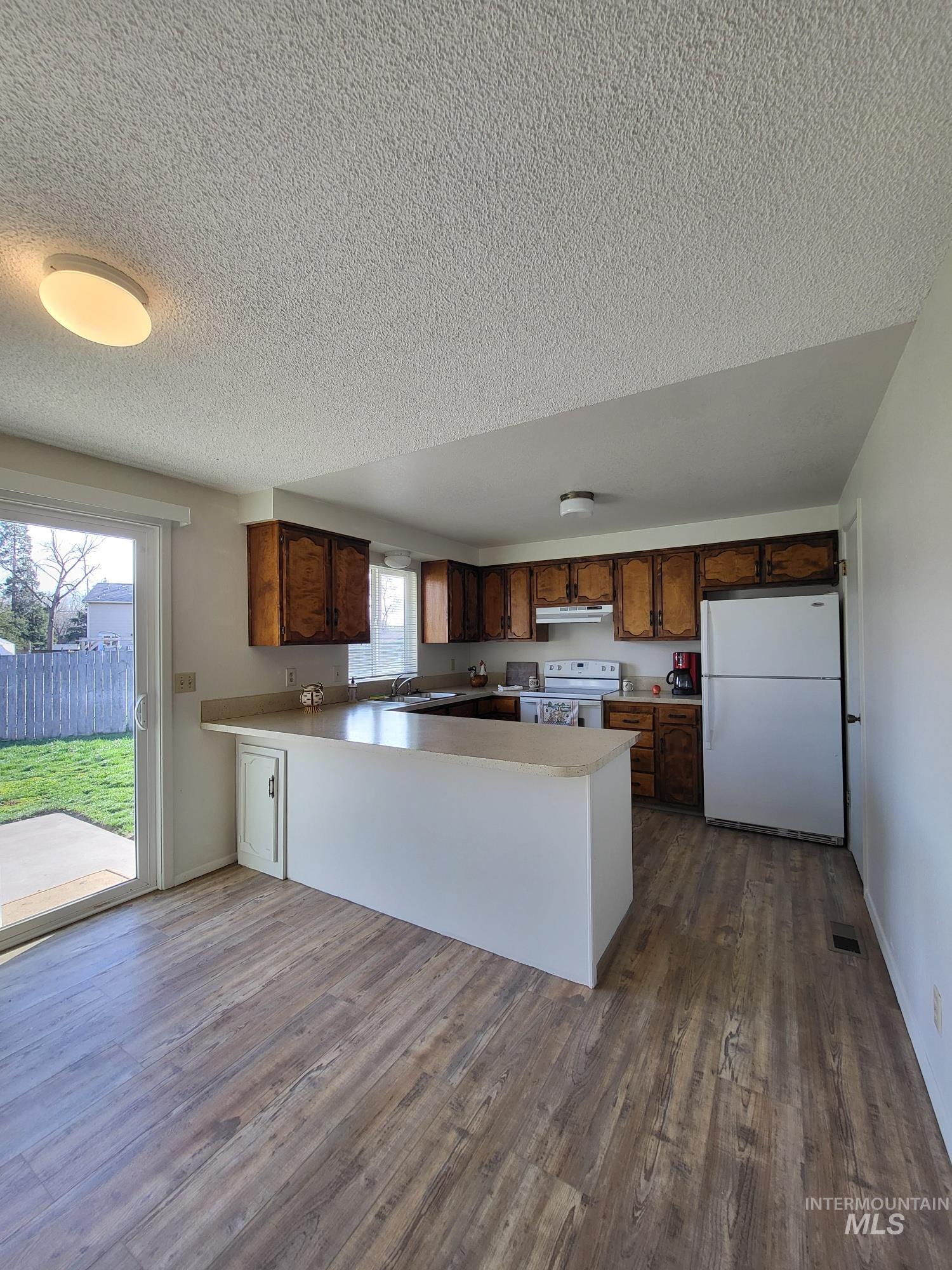 1345 E Rayburn Ct. Property Photo 7