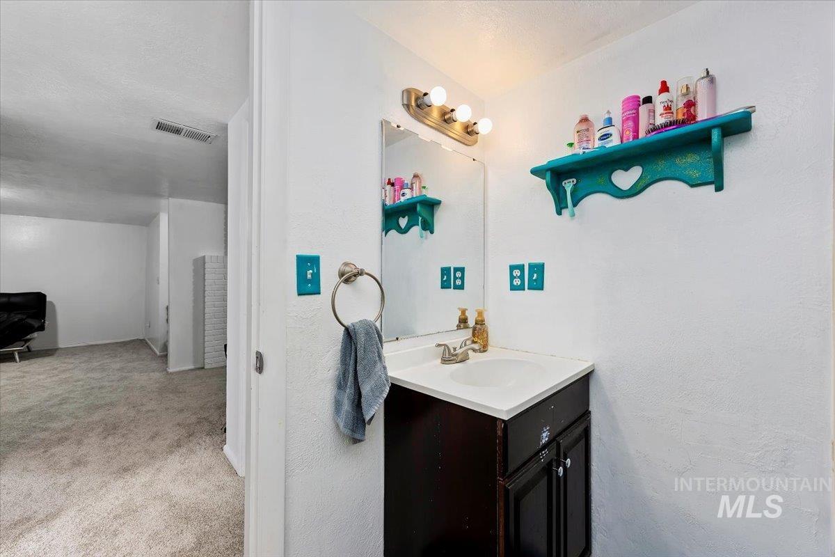 605 4th Ave E Property Photo 17