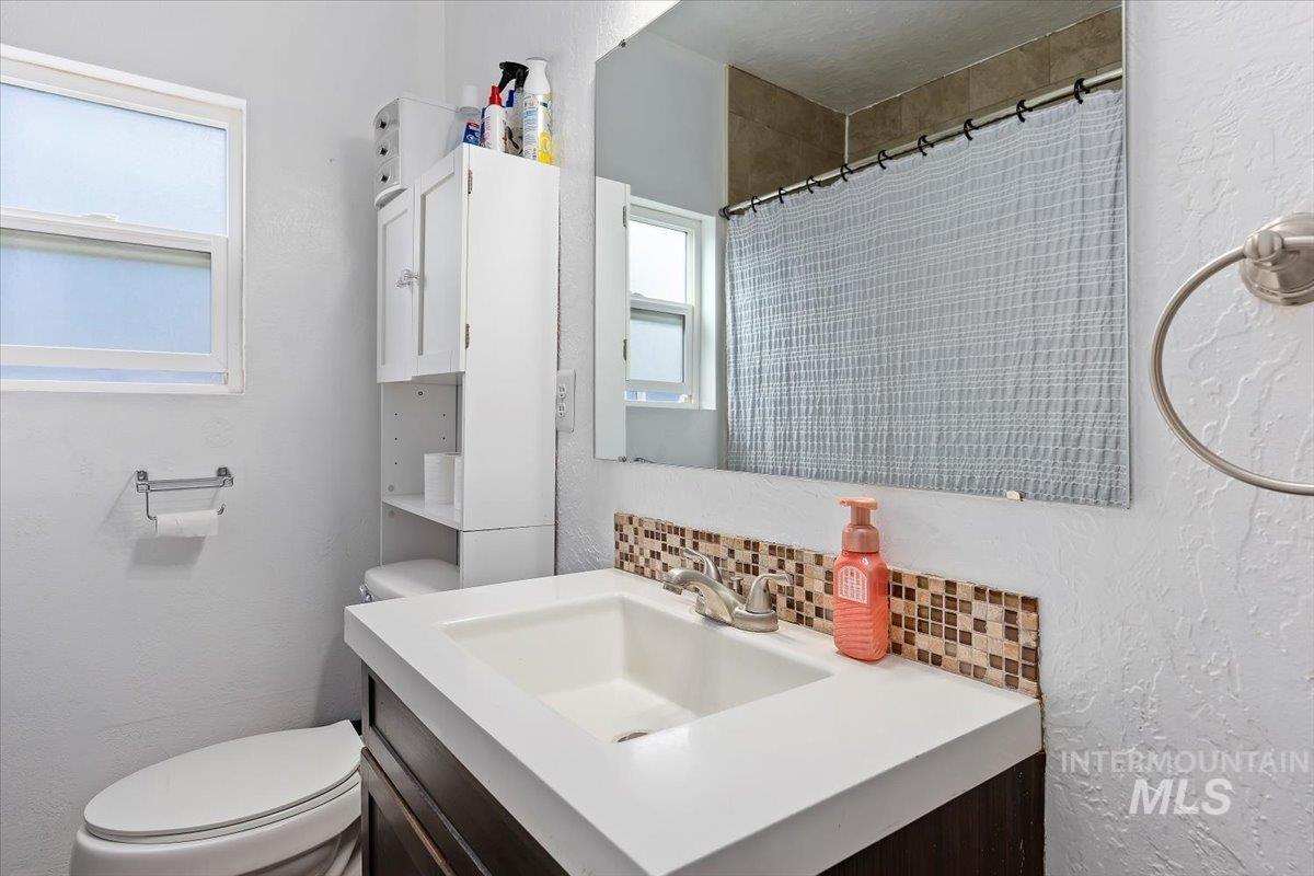 605 4th Ave E Property Photo 19