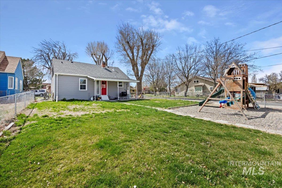 605 4th Ave E Property Photo 23