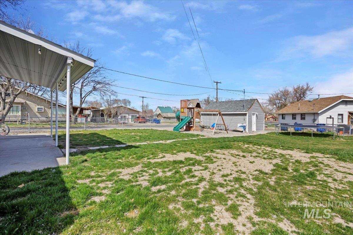 605 4th Ave E Property Photo 24