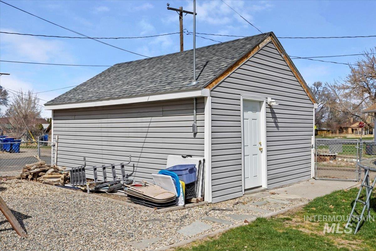 605 4th Ave E Property Photo 26