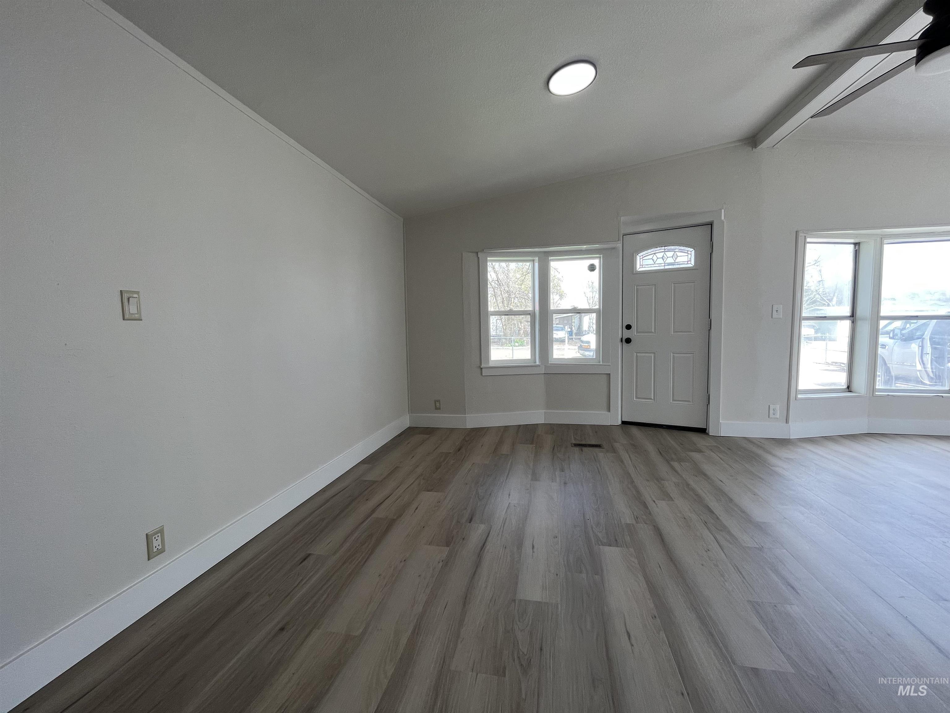 112 Joliet St Property Photo 6
