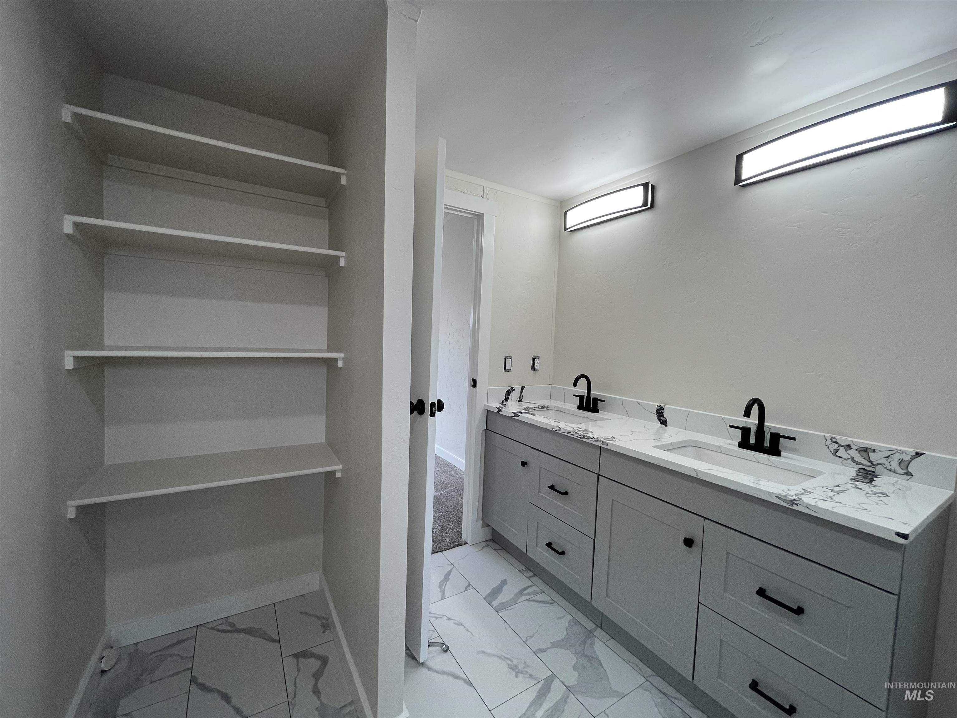 112 Joliet St Property Photo 13