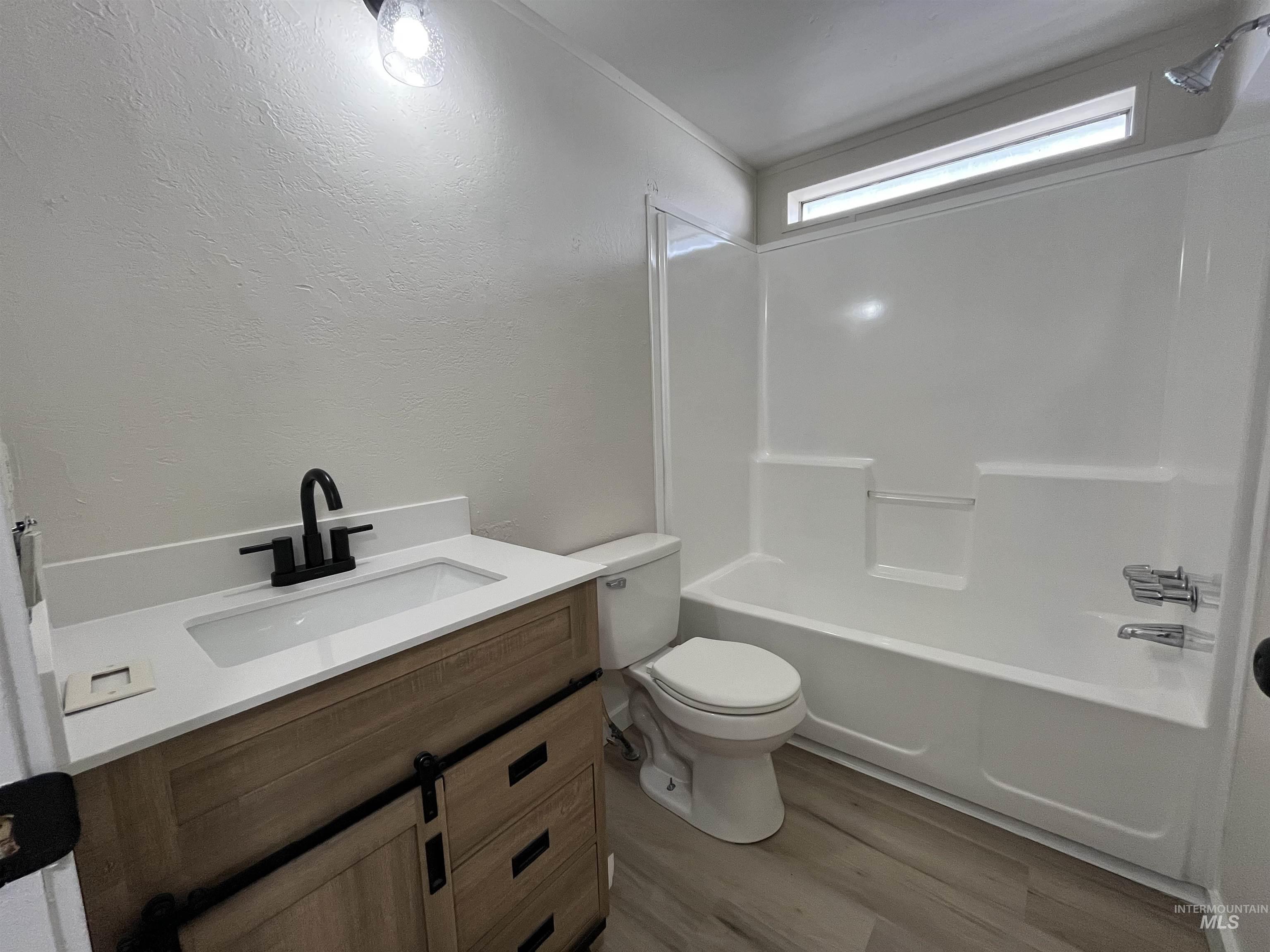 112 Joliet St Property Photo 15