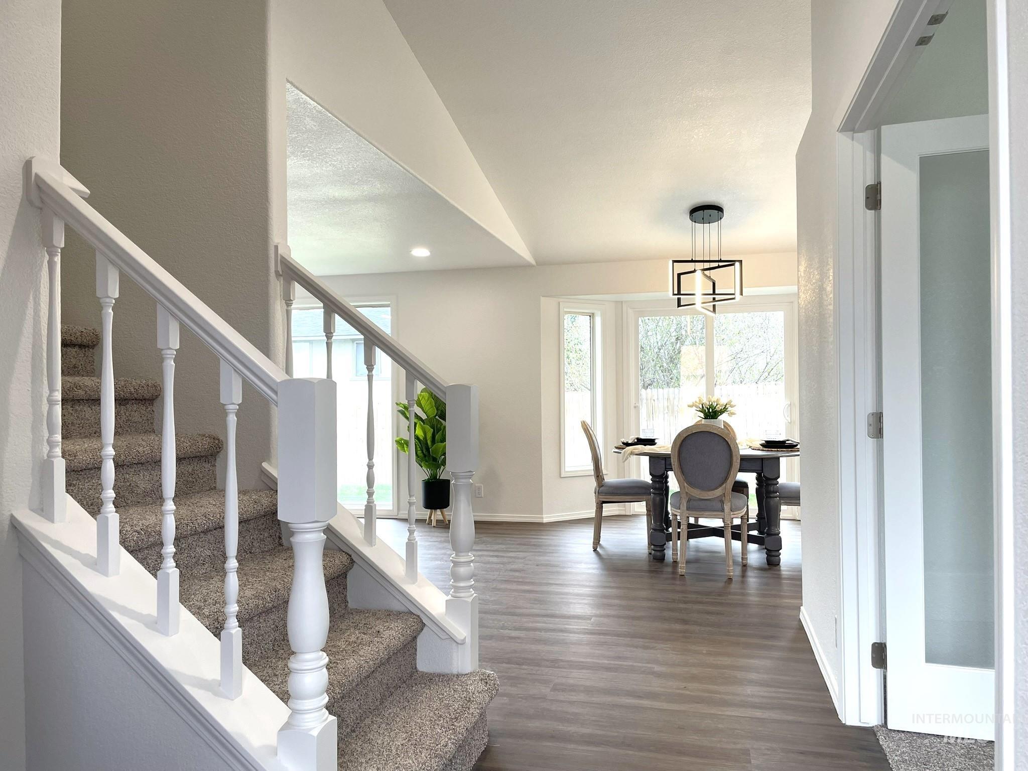 1496 E Falconrim Property Photo 4