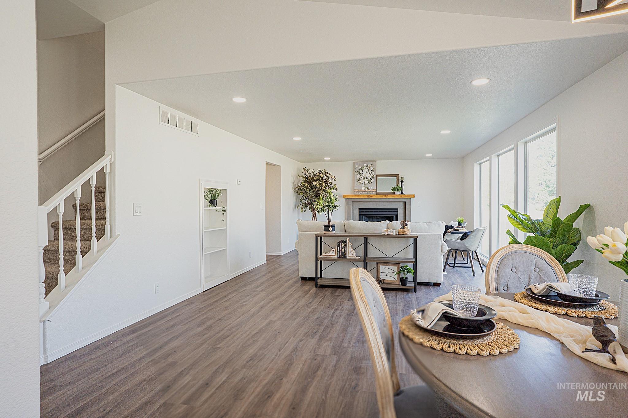 1496 E Falconrim Property Photo 10