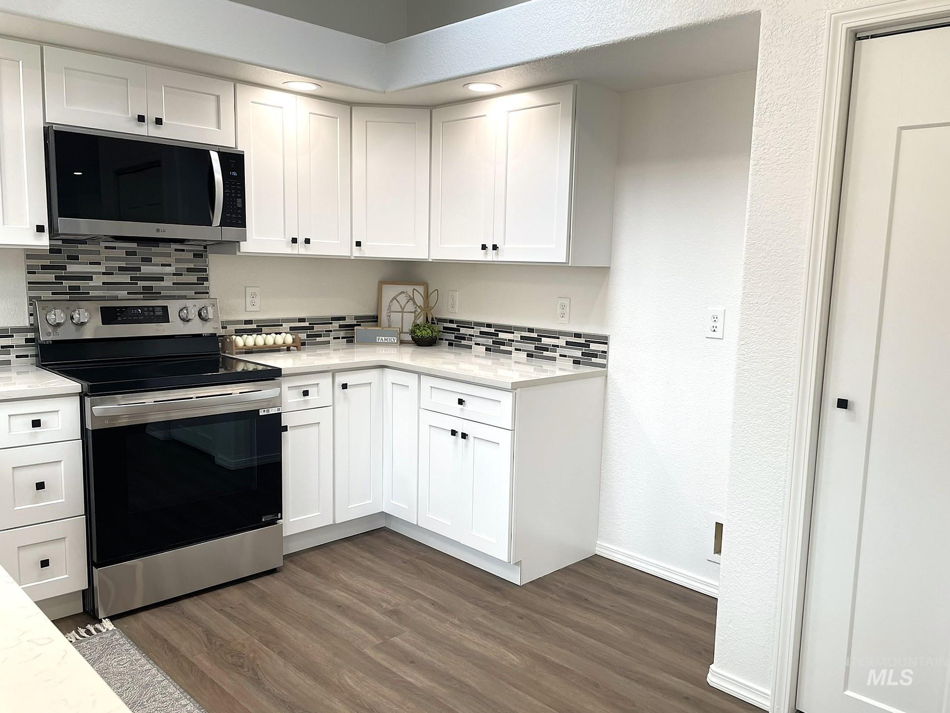 1496 E Falconrim Property Photo 14