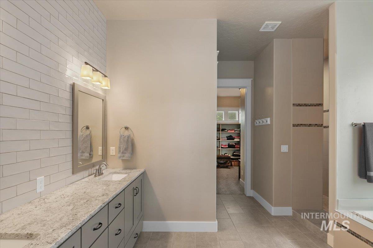 12272 W Hiddenlake St Property Photo 23