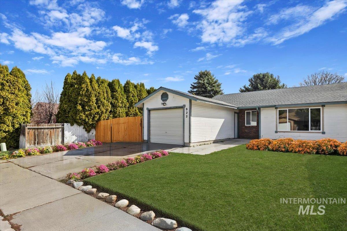 922 Woodriver Dr Property Photo 1