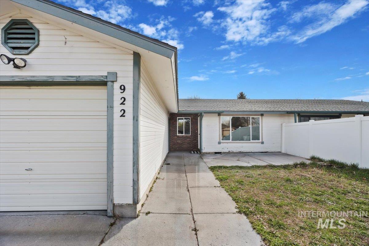 922 Woodriver Dr Property Photo 4