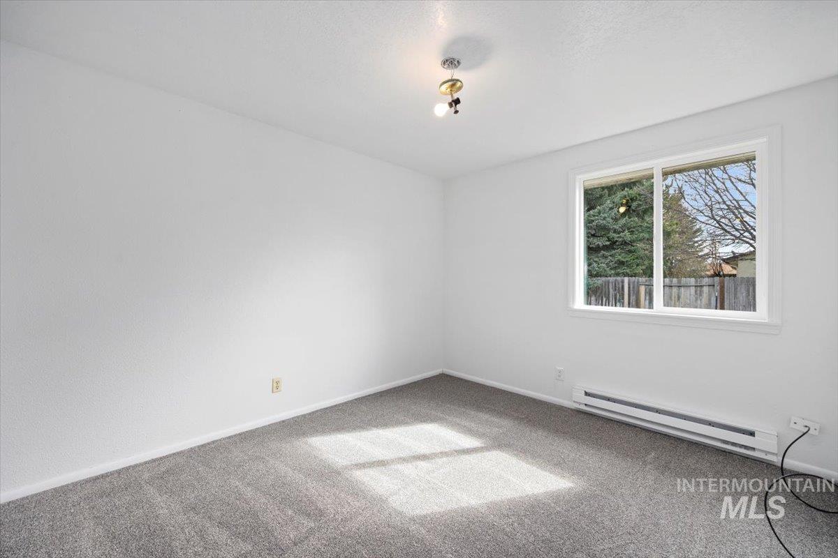 922 Woodriver Dr Property Photo 19