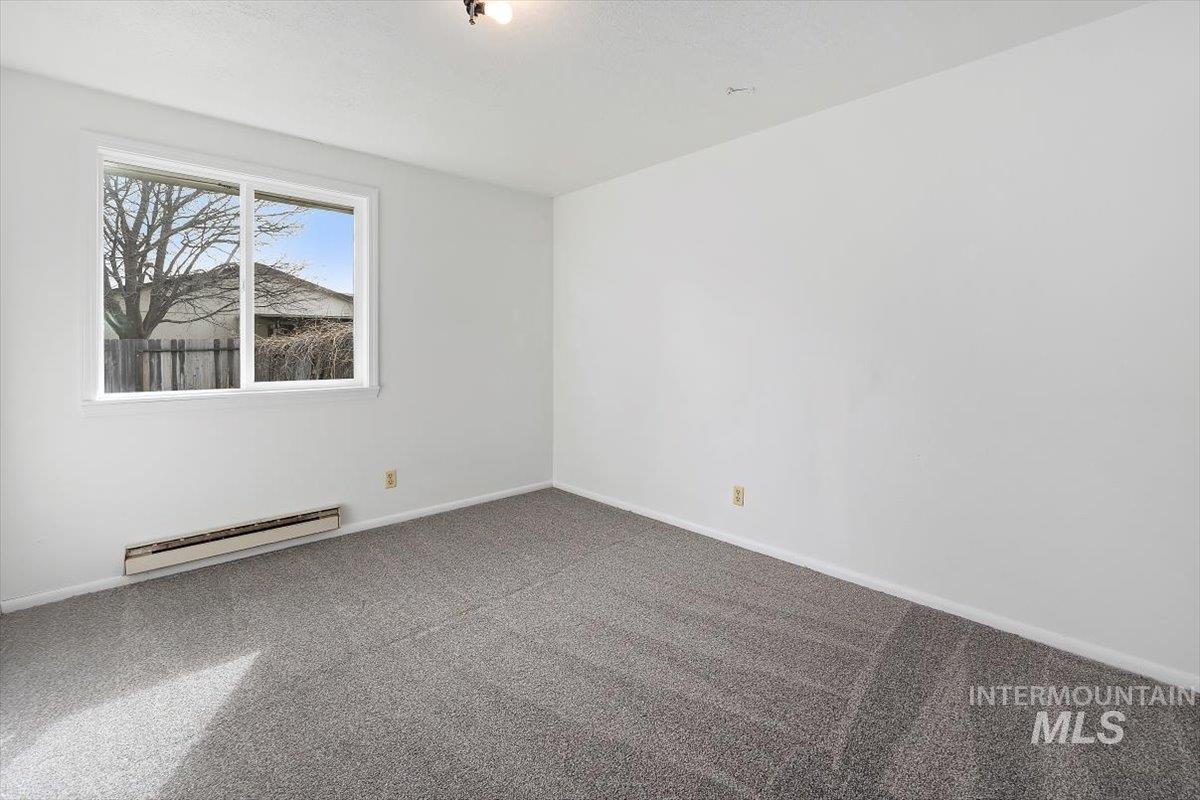 922 Woodriver Dr Property Photo 20