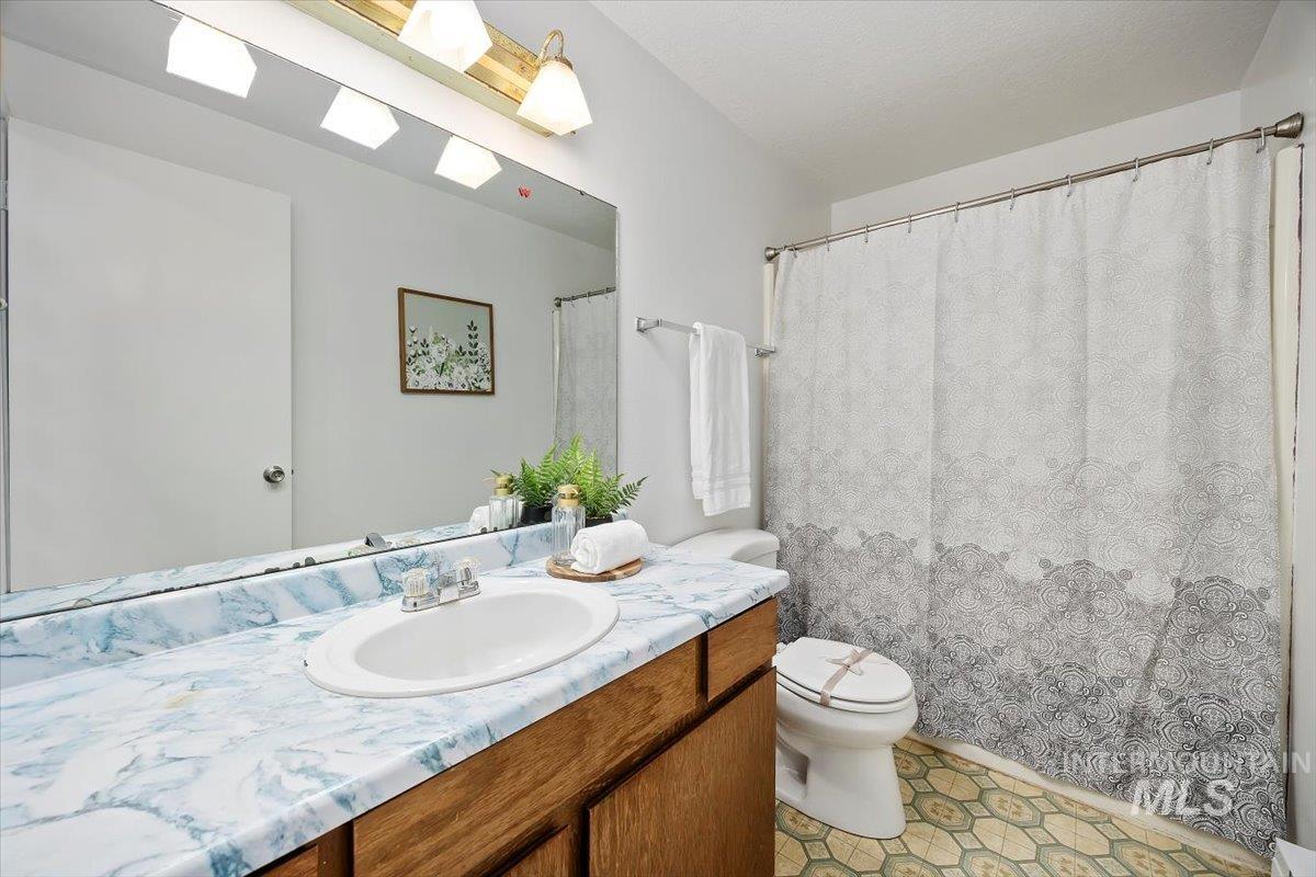 922 Woodriver Dr Property Photo 21