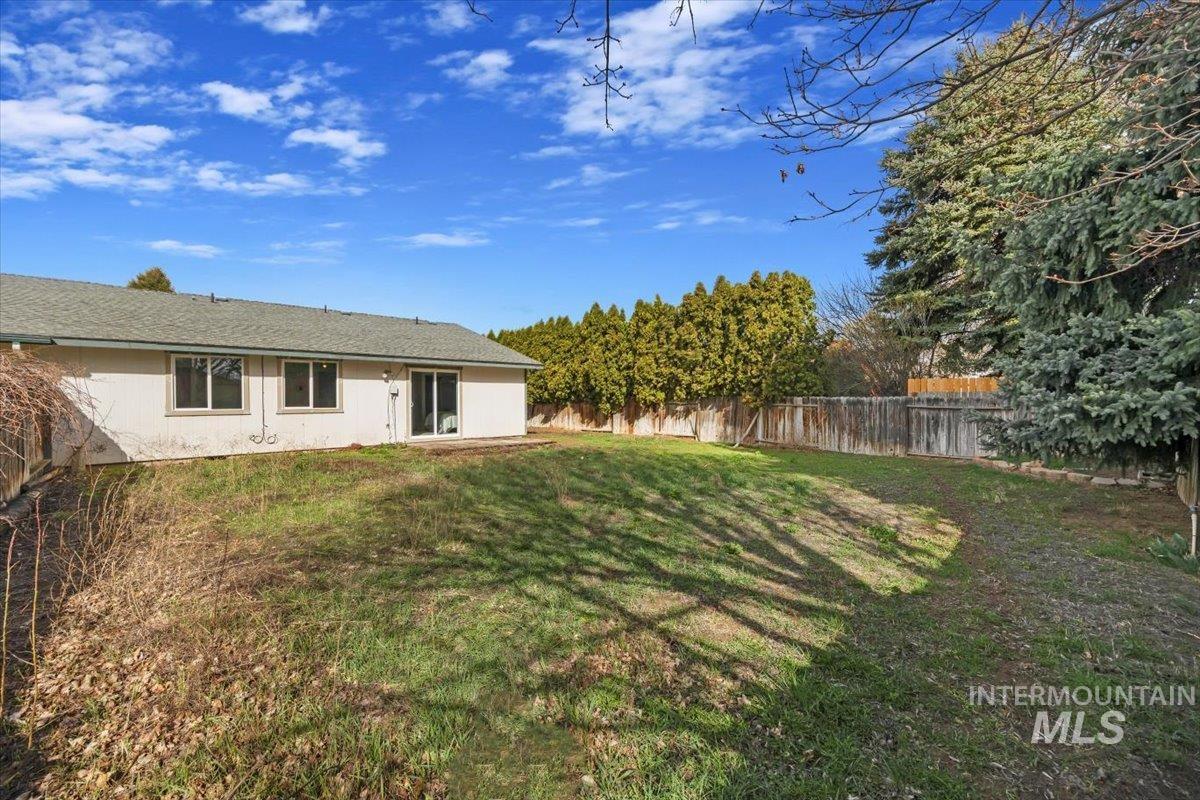 922 Woodriver Dr Property Photo 24