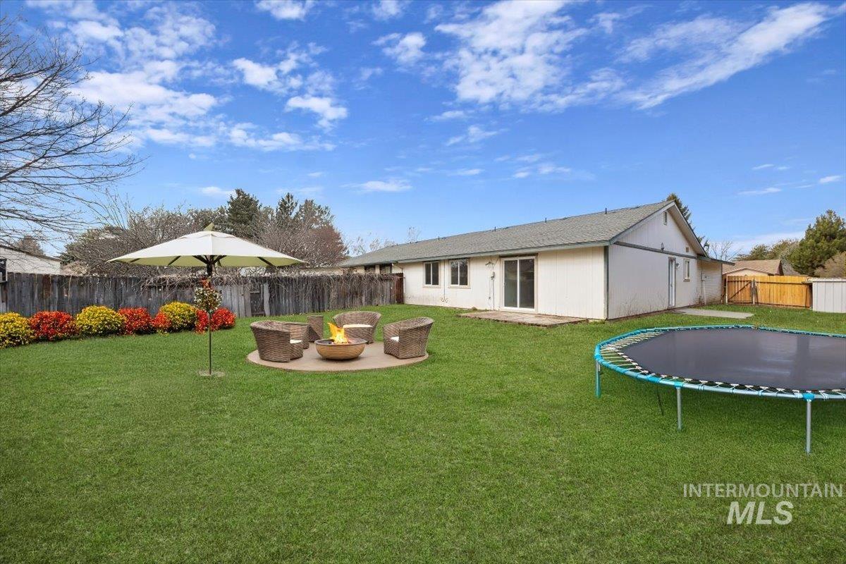 922 Woodriver Dr Property Photo 26