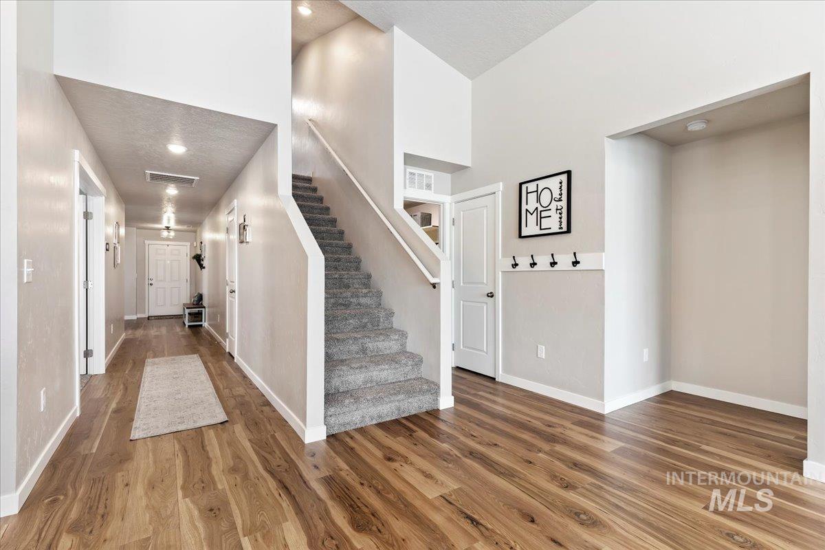 2358 N Destiny Ave. Property Photo 5