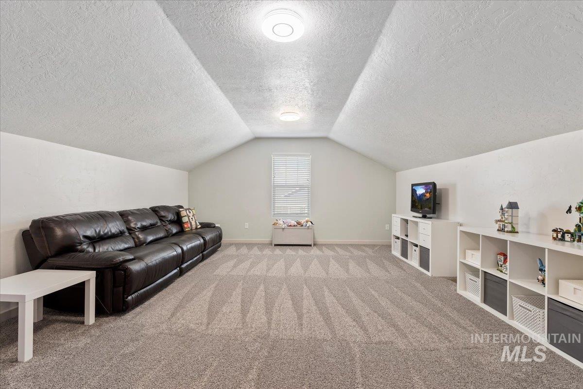 2358 N Destiny Ave. Property Photo 21