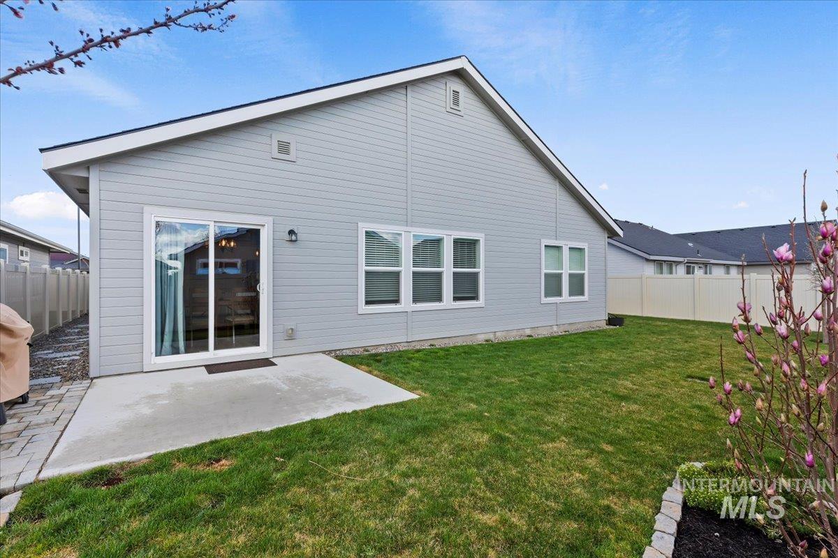 2358 N Destiny Ave. Property Photo 25