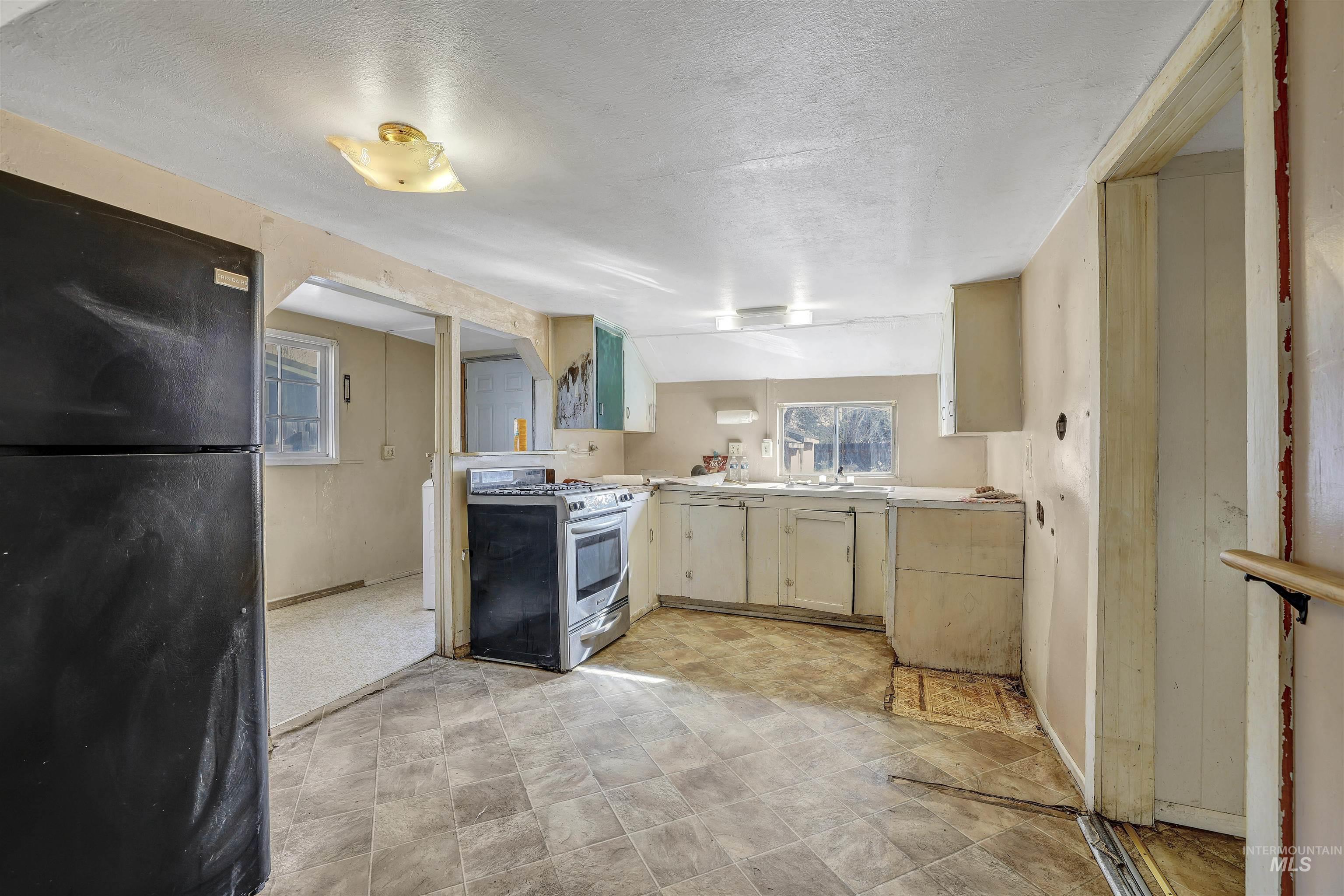 530 Utah St Property Photo 9