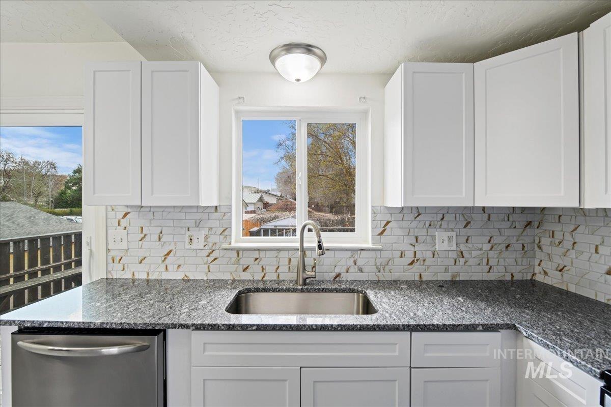 480 Farber Dr Property Photo 7