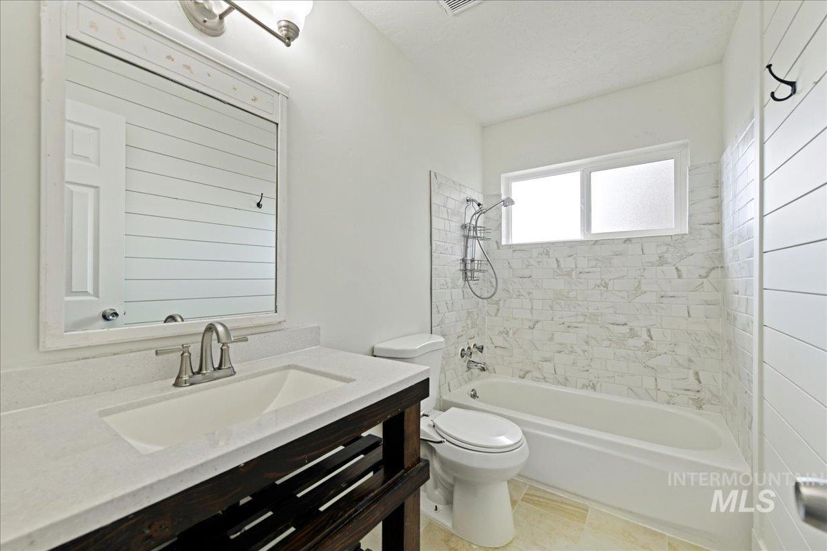 480 Farber Dr Property Photo 16