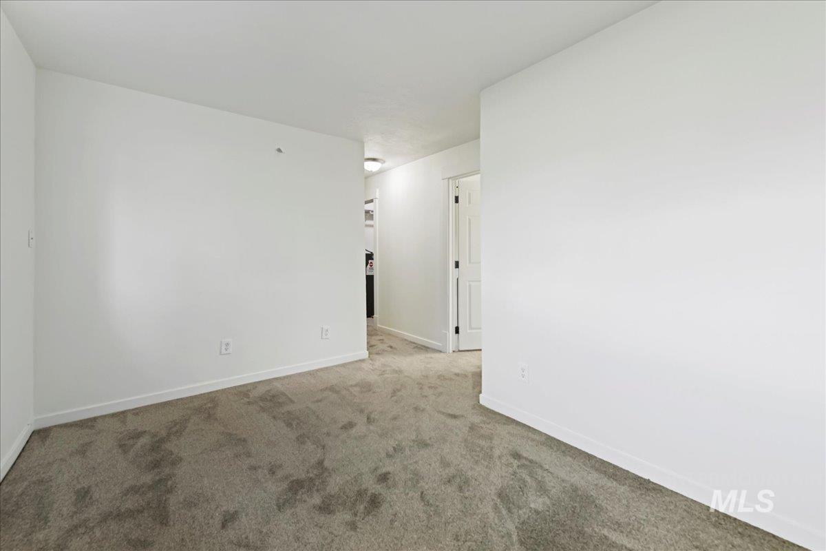 480 Farber Dr Property Photo 24