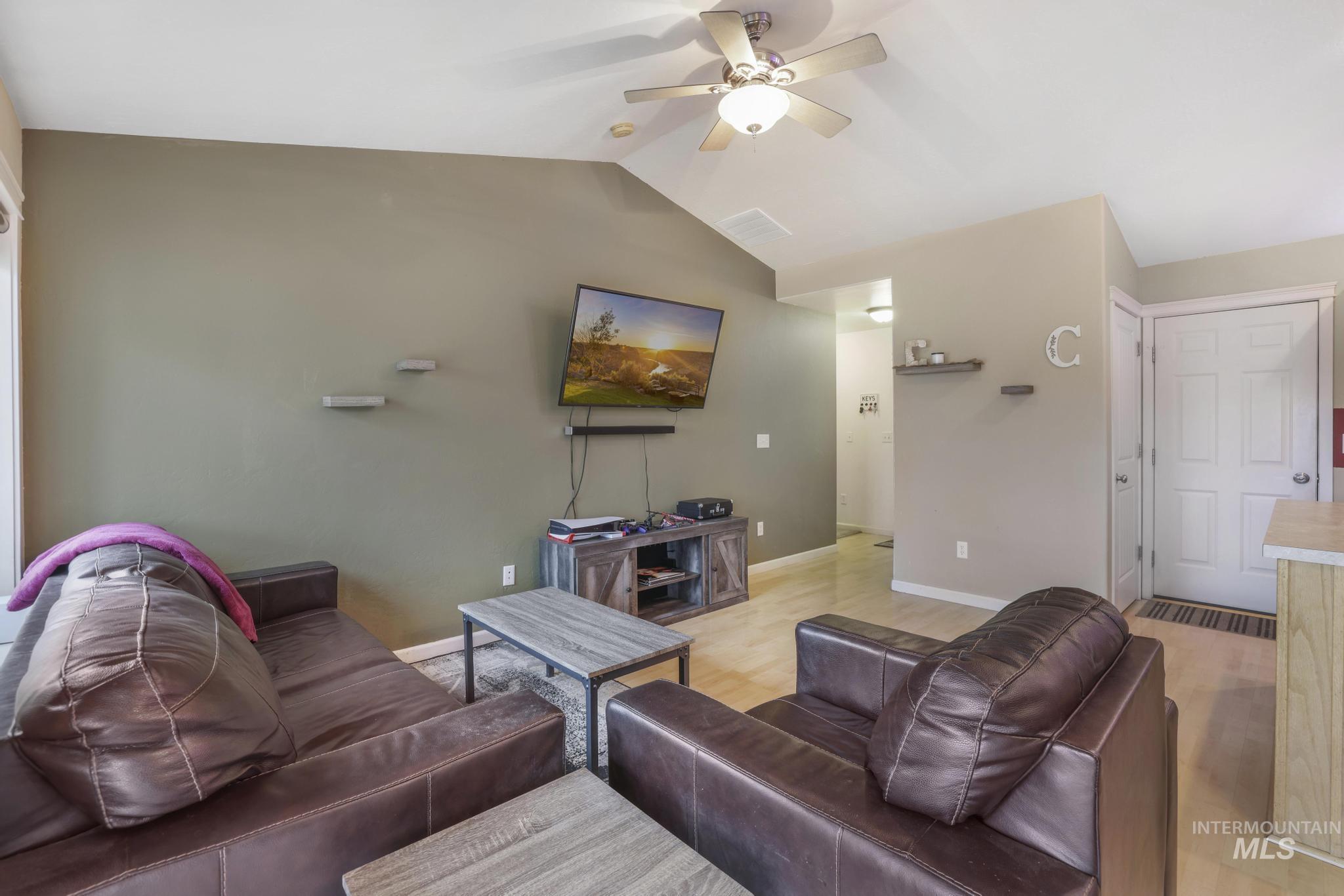 1072 Par Ct Property Photo 12