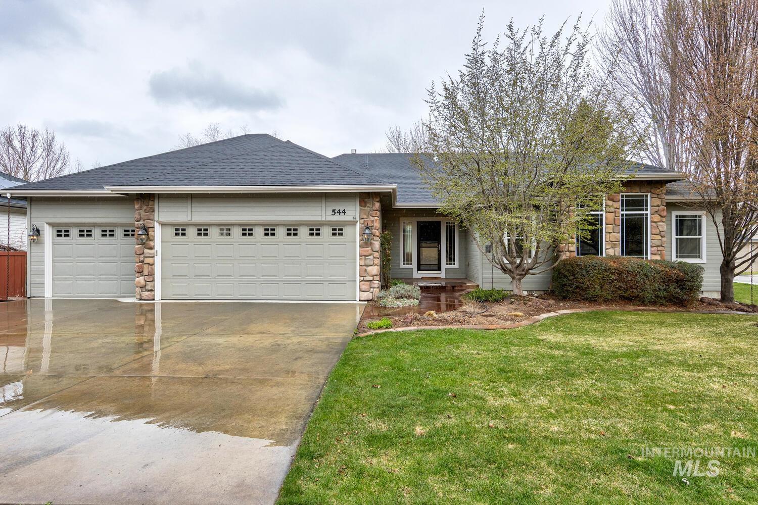 544 S Trunnel Property Photo 1
