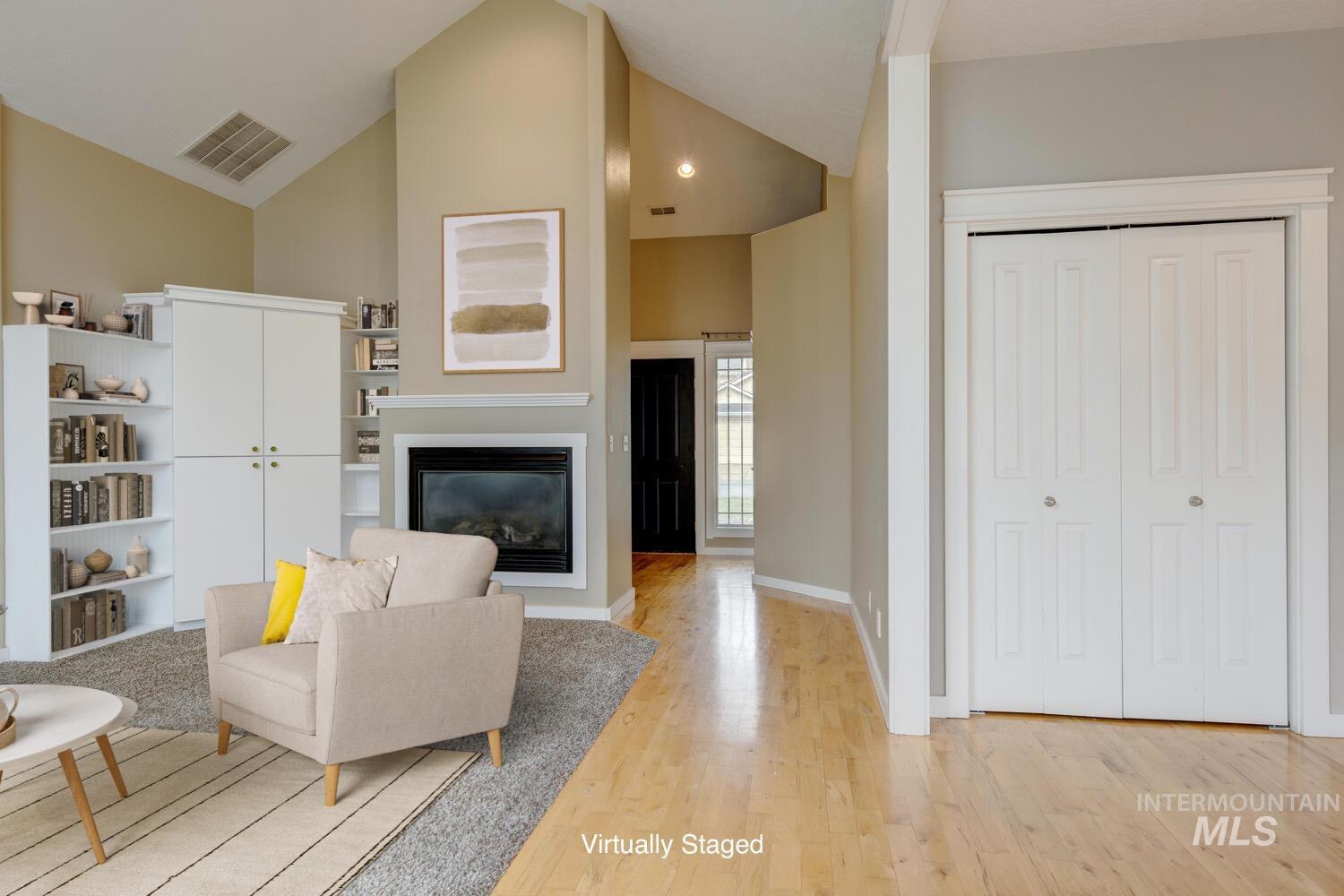 544 S Trunnel Property Photo 2
