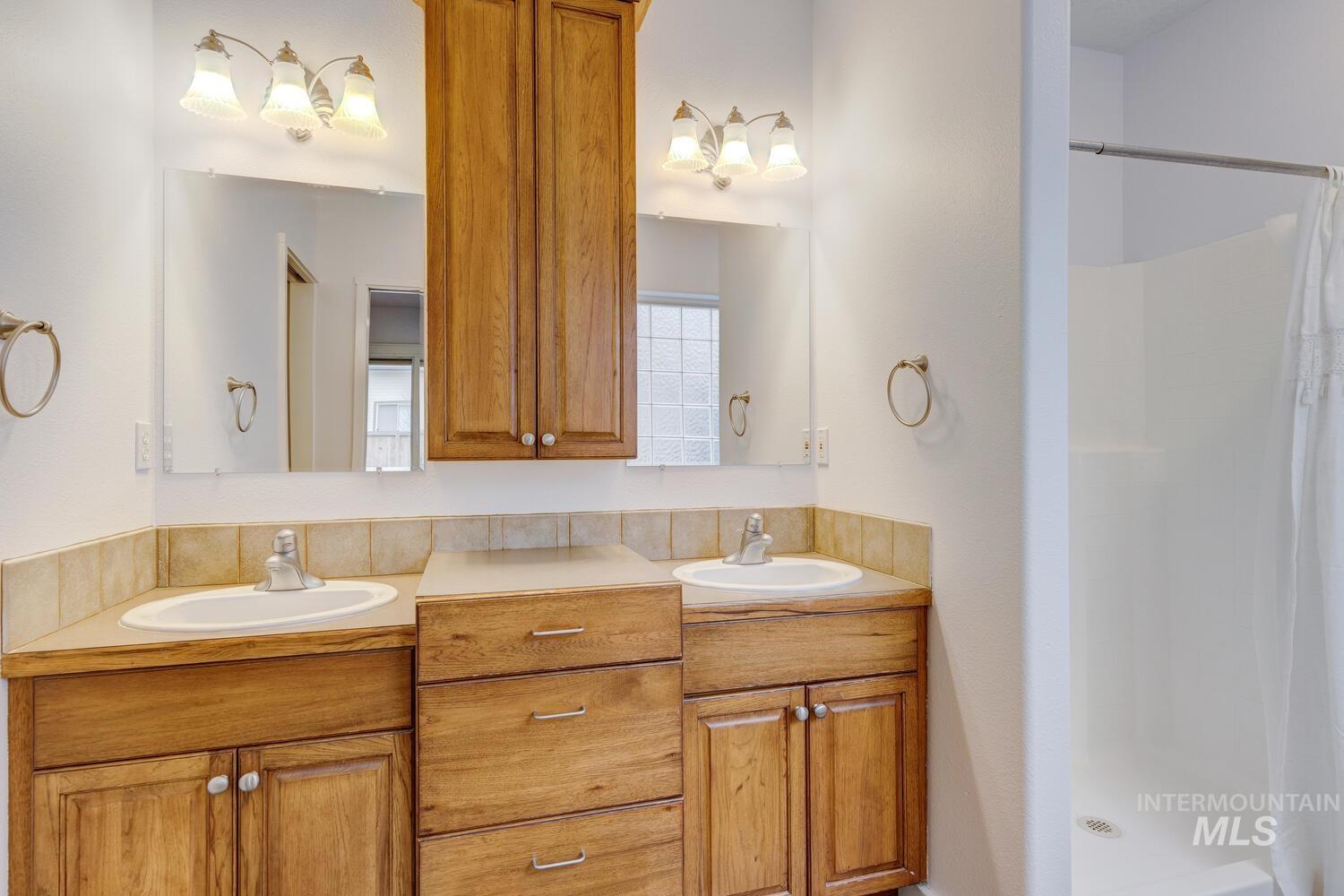 544 S Trunnel Property Photo 15