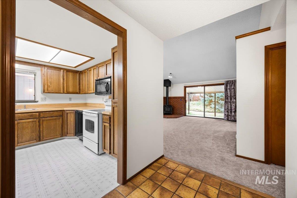 2104 Brookside Dr Property Photo 4