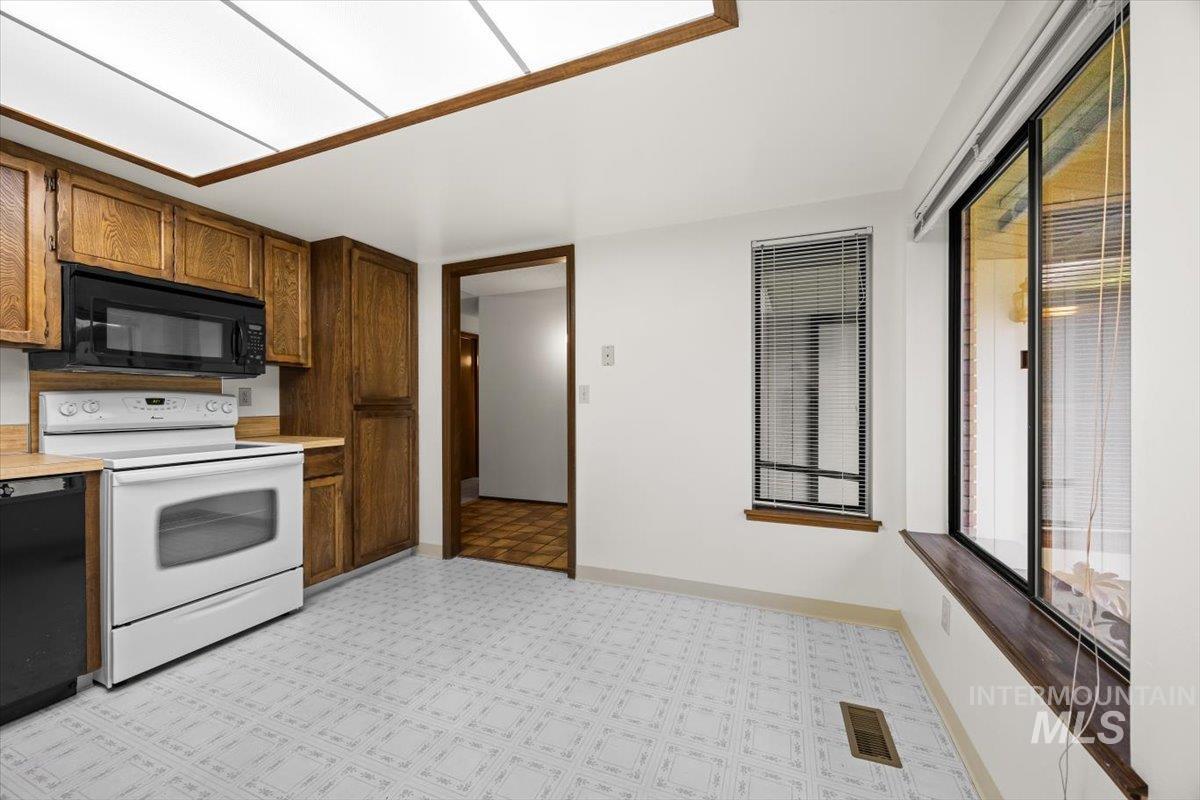 2104 Brookside Dr Property Photo 7
