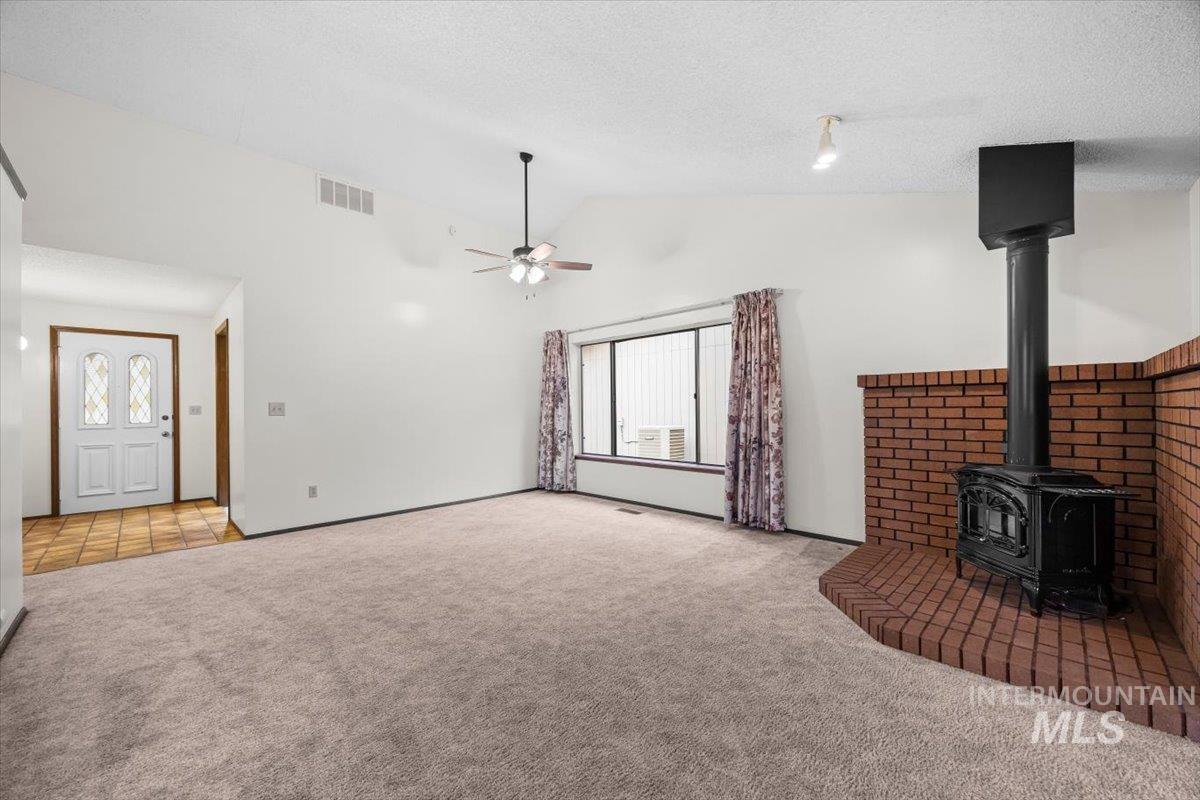 2104 Brookside Dr Property Photo 9