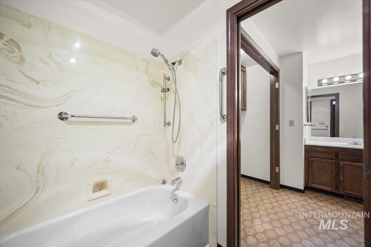 2104 Brookside Dr Property Photo 14