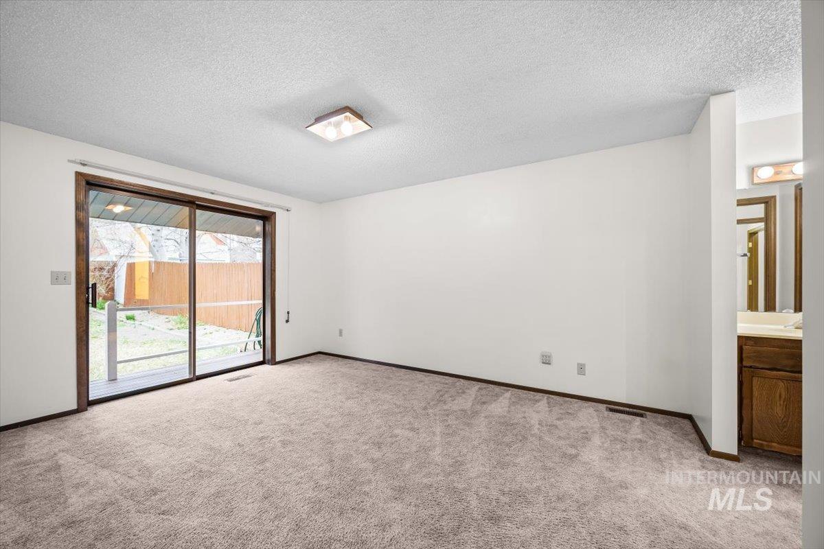 2104 Brookside Dr Property Photo 17