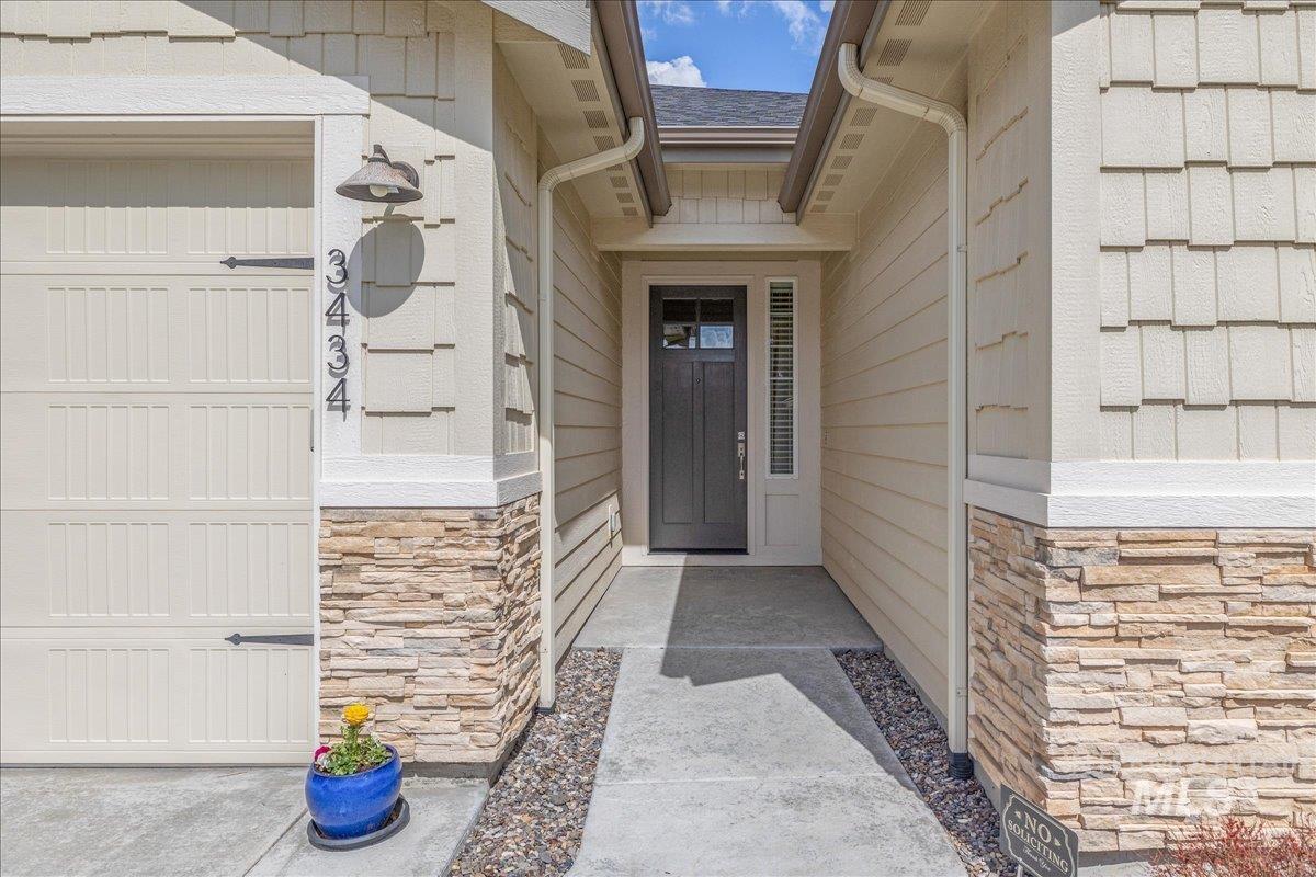 3434 E Murchison St Property Photo 3