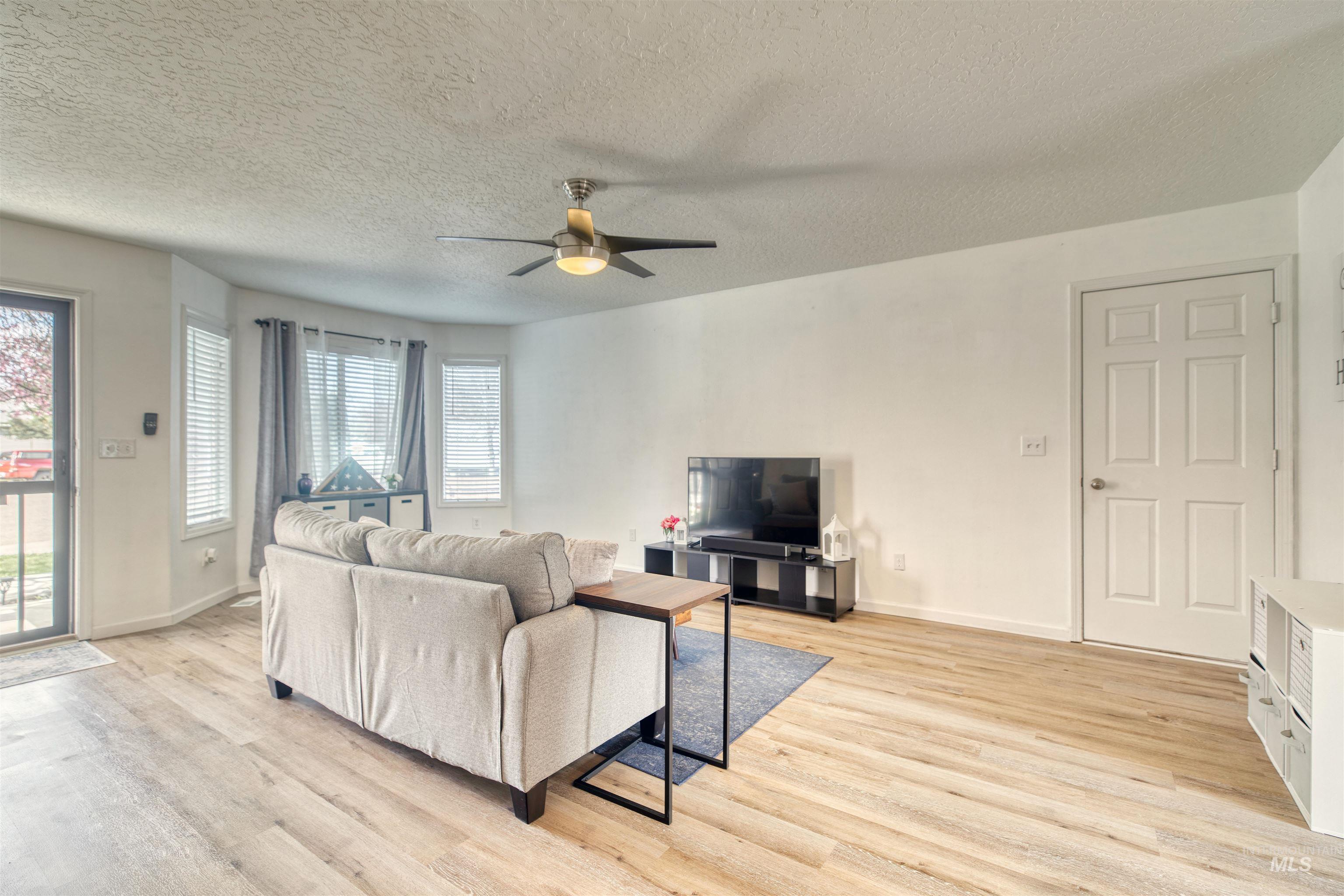 1812 Agate Ct. Property Photo 5